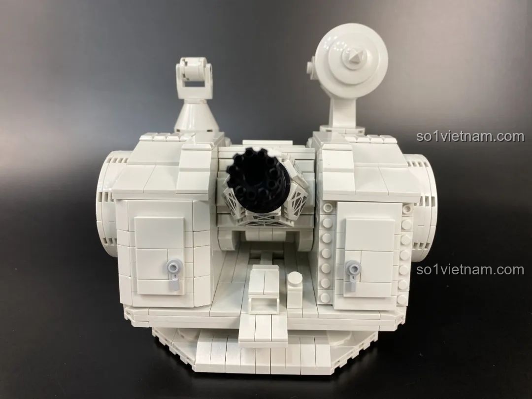 Bánh răng bên ngoài thân pháo kết nối với cơ chế xoay của Pháo Phòng Không Tầm Gần 1130 PanlosBrick 628012.