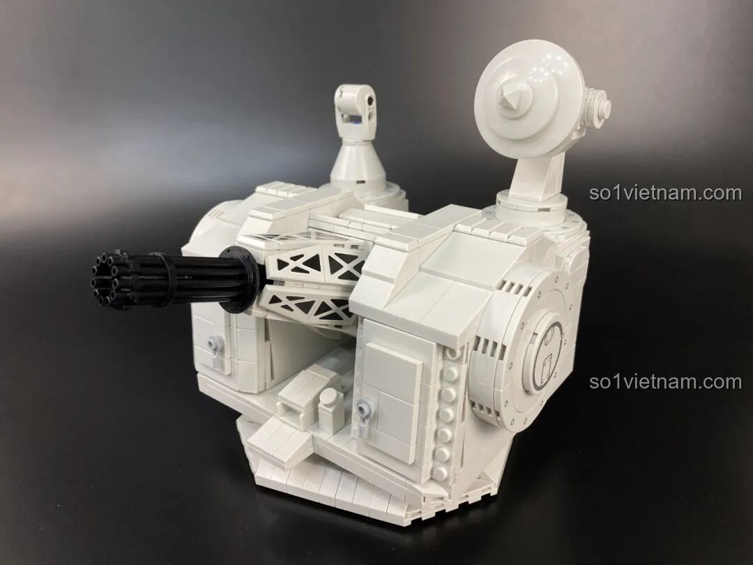 Hộp pin được kết nối với động cơ và tích hợp vào thân Pháo Phòng Không Tầm Gần 1130 PanlosBrick 628012.