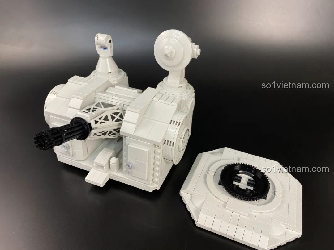 Thân pháo được lắp ráp hoàn chỉnh sau khi tích hợp động cơ vào Pháo Phòng Không Tầm Gần 1130 PanlosBrick 628012.