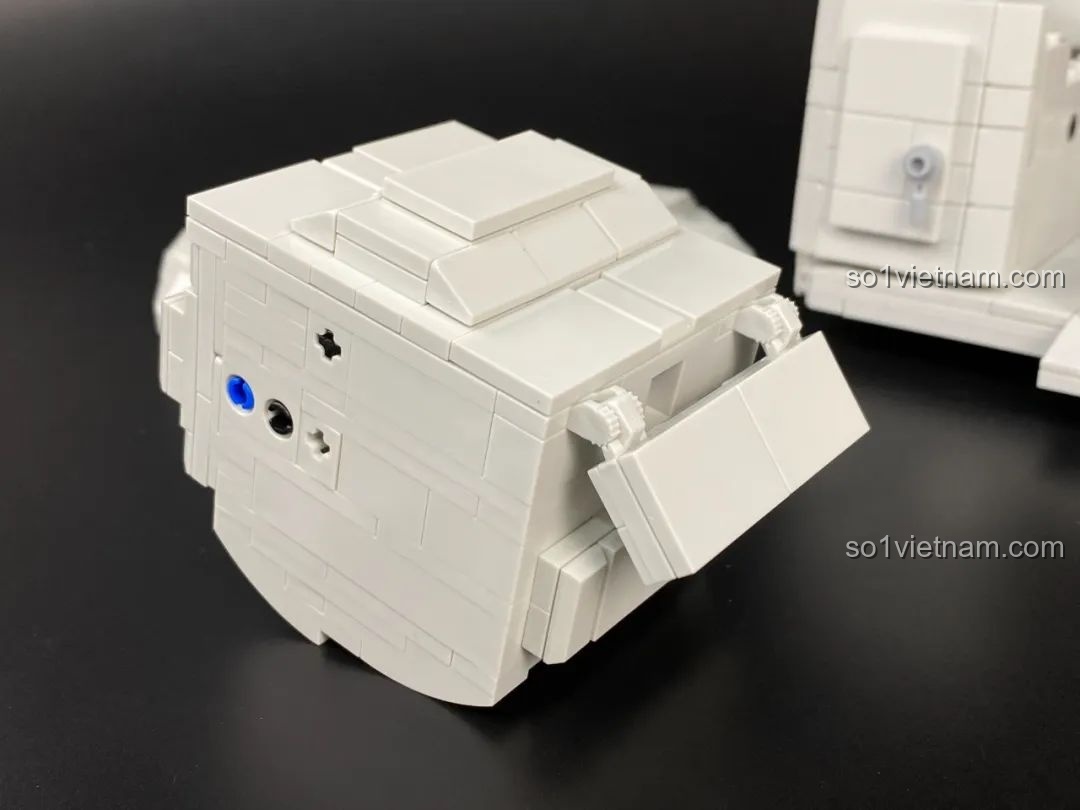 Nòng pháo Gatling đã được lắp vào thân của Pháo Phòng Không Tầm Gần 1130 PanlosBrick 628012, mô hình dần hoàn chỉnh.