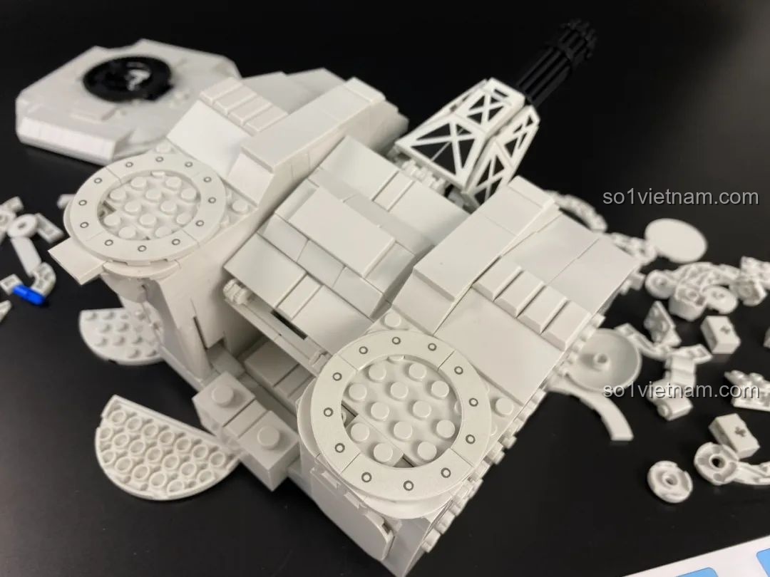 Bộ phụ kiện động cơ, điều khiển từ xa và các mảnh ghép bổ sung cho Pháo Phòng Không Tầm Gần 1130 PanlosBrick 628012.