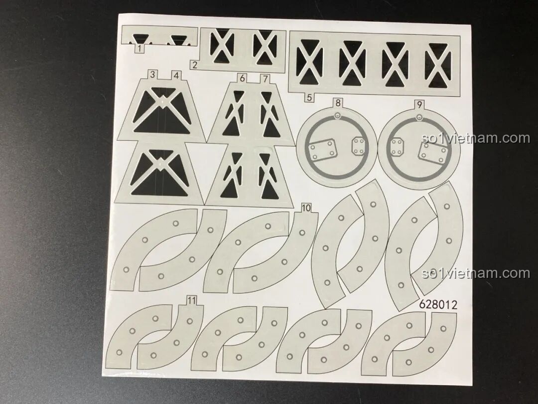 Tấm sticker trang trí đi kèm bộ lắp ráp Pháo Phòng Không Tầm Gần 1130 PanlosBrick 628012, tăng thêm chi tiết cho mô hình.