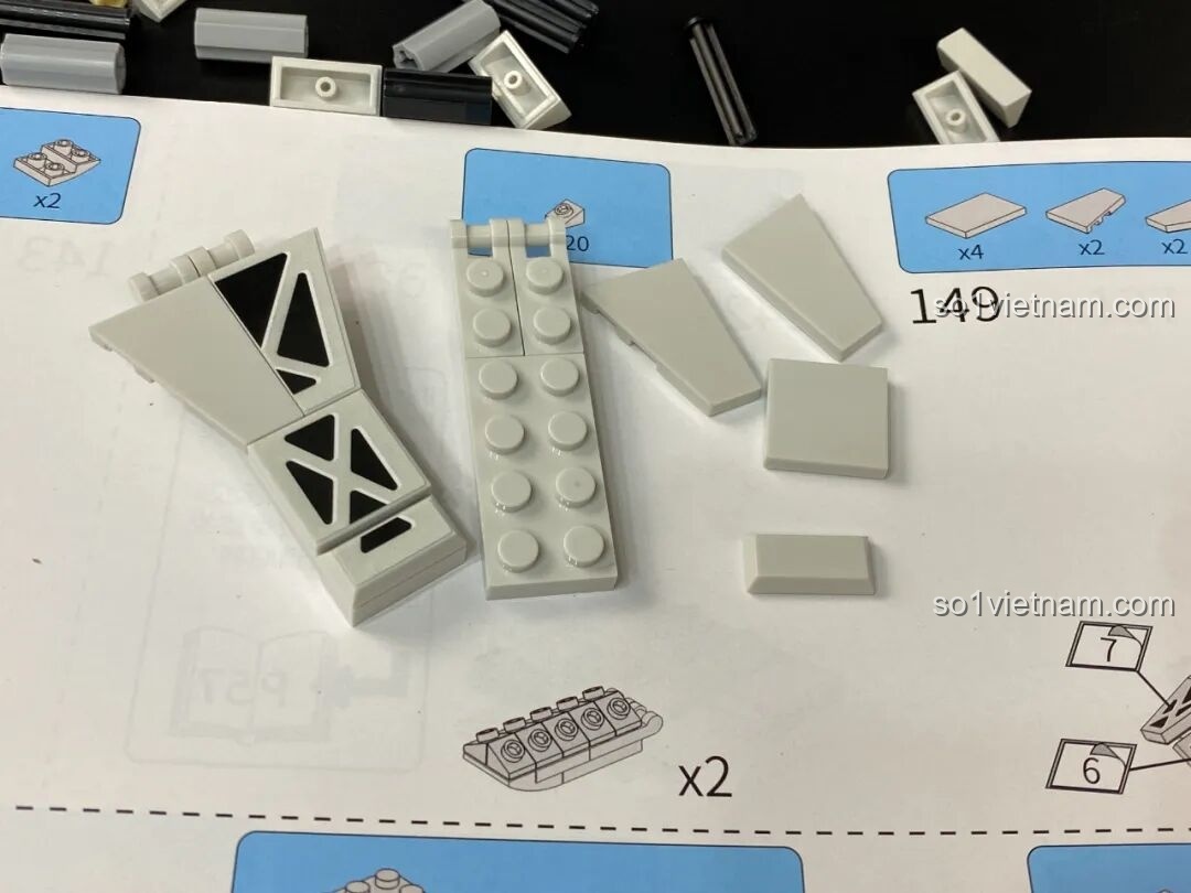 Thân pháo của Pháo Phòng Không Tầm Gần 1130 PanlosBrick 628012 đang được gắn thêm các chi tiết radar và cảm biến.