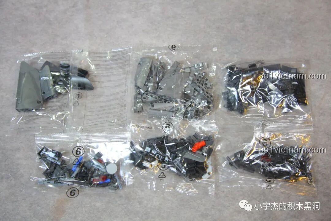 Chi tiết bánh sau của bộ lắp ghép PanlosBrick 672106 Mô tô Tốc Độ Rapid, thể hiện sự phức tạp trong thiết kế, đồ chơi giáo dục.