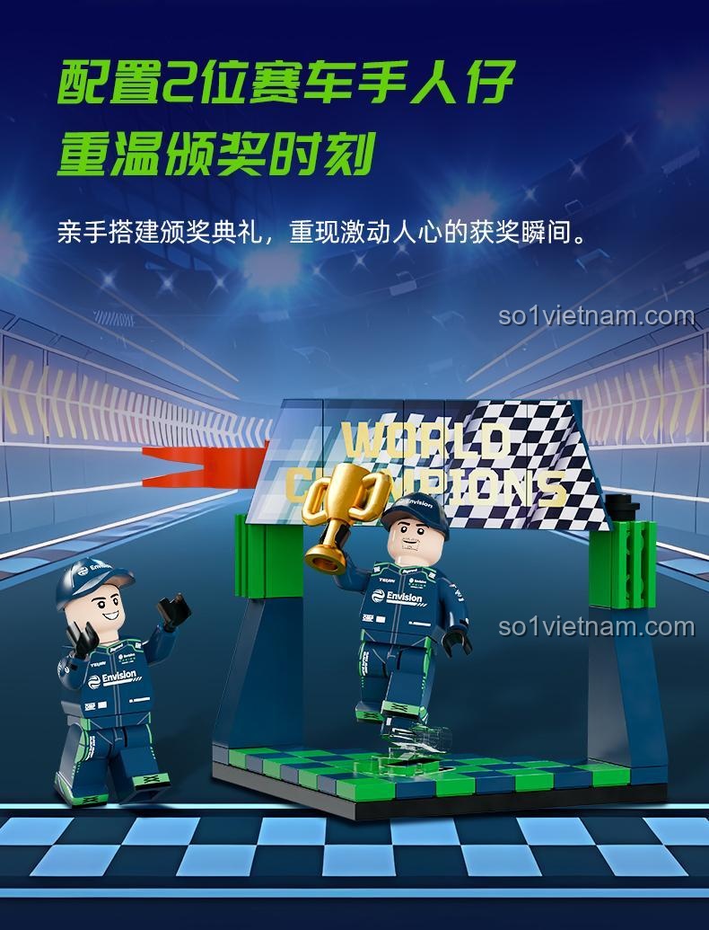 Hai minifigure tay đua và bục nhận giải trong bộ Xe Đua Điện Formula E 11028, tăng tính tương tác khi chơi.