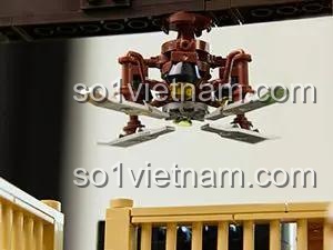 Chi tiết quạt trần trong bộ đồ chơi Ngôi nhà gỗ trong rừng Pantasy 85003, nội thất tinh xảo