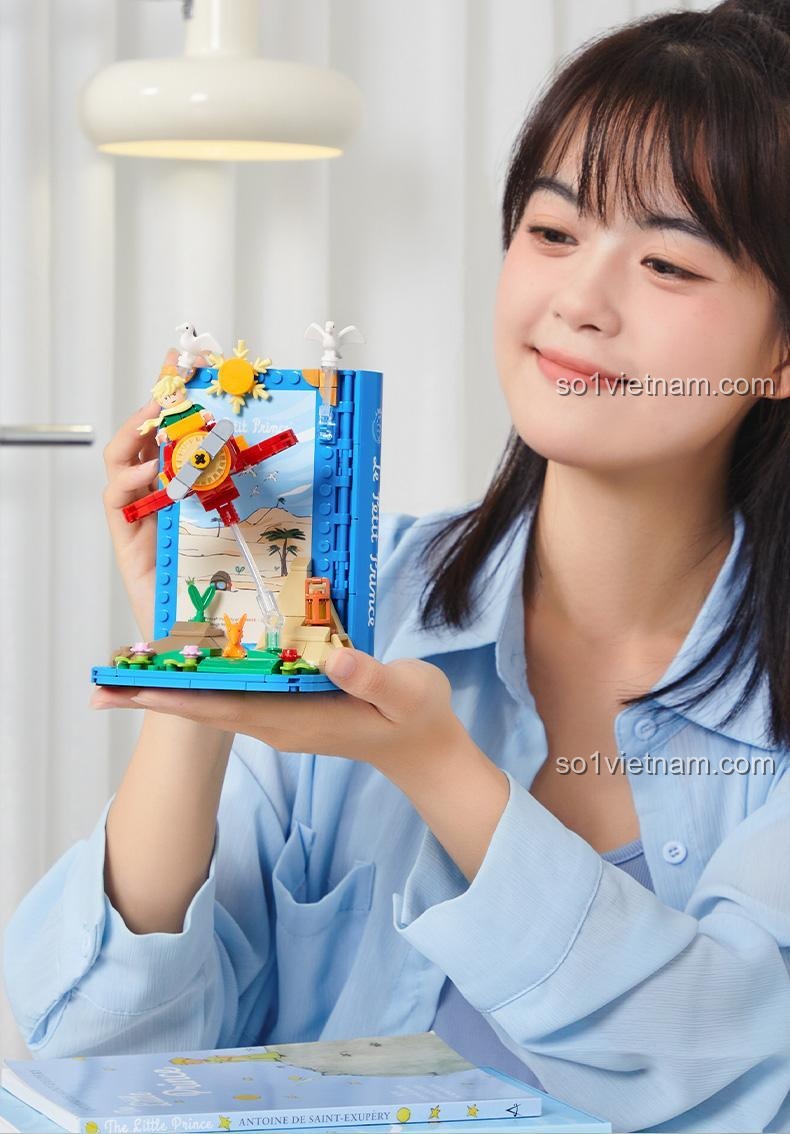 Ảnh review người dùng chụp bộ lắp ghép Pantasy 86310 Hoàng tử bé, đồ chơi mô hình giá đỡ sách máy bay, trải nghiệm lắp ráp thú vị, giá tốt.