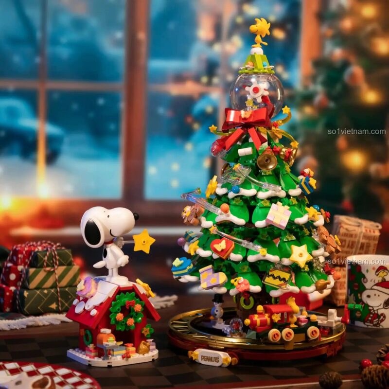 Toàn cảnh bộ đồ chơi Cây thông Noel Snoopy Pantasy 86909, mô hình Cây thông Giáng sinh Snoopy 1300 mảnh ghép, đồ chơi xếp hình giá tốt cho bé 6 tuổi, mang không khí lễ hội.