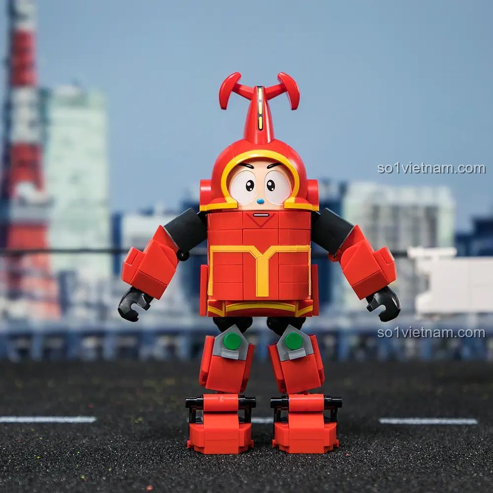 Robot Kabutack Tsubasa đứng trên nền thành phố, bộ lắp ghép Pantasy 87102, đồ chơi mô hình cho bé trai