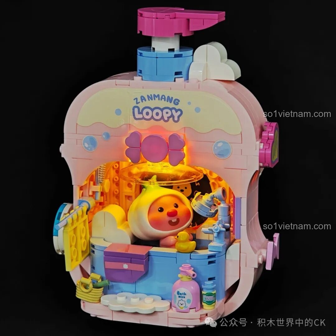 Mô hình phòng tắm Loopy TC2328 được bật đèn LED, ánh sáng vàng ấm áp tỏa ra từ bên trong.