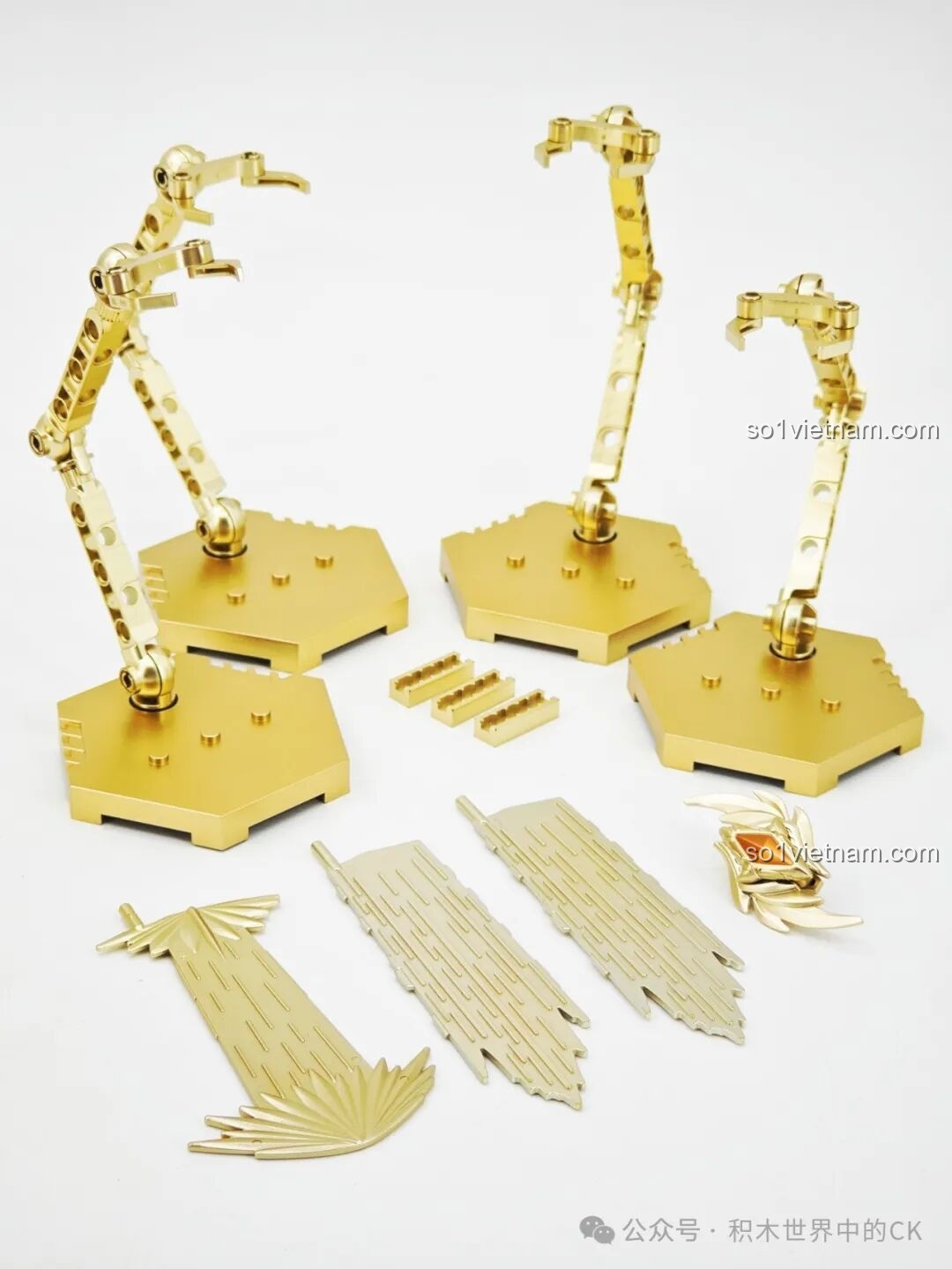 Các phụ kiện đi kèm figure bộ 4 Ultraman Vàng Đặc Biệt cho bé 8+, bao gồm đế dựng và hiệu ứng.