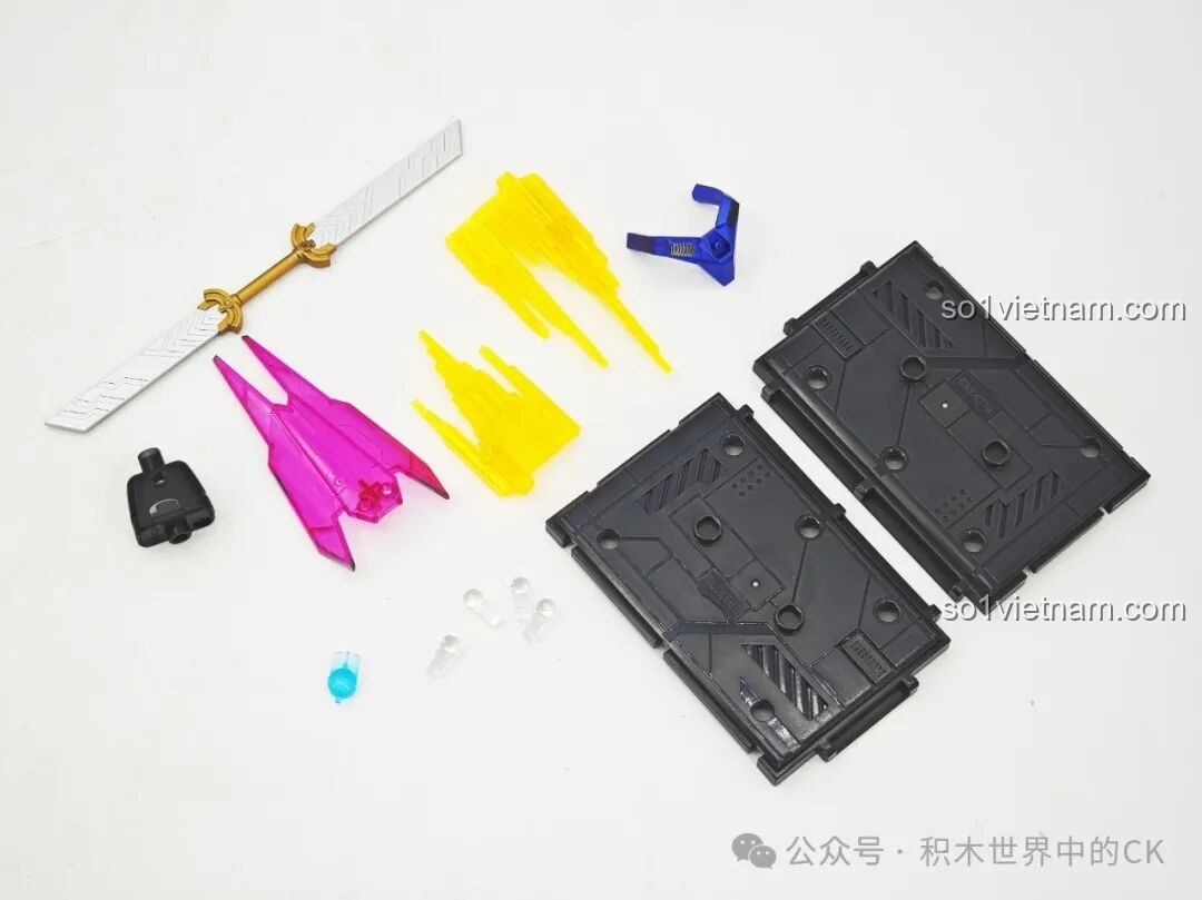 Các phụ kiện đi kèm của bộ lắp ghép Transformer Sentinel Prime 71164, bao gồm kiếm, khiên, đế và hiệu ứng.