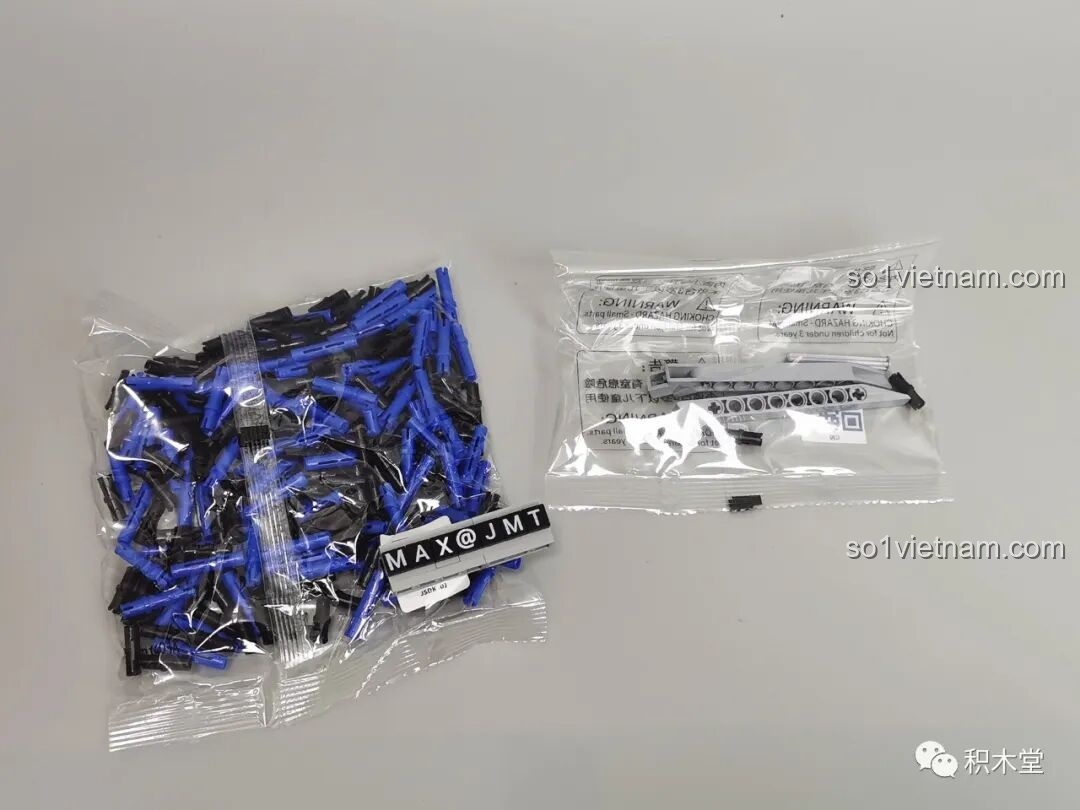 Túi chứa chốt đa năng màu xanh và bộ tháo gỡ chi tiết của ONEBOT 9AIQI Xe Tải Điều Khiển Từ Xa.