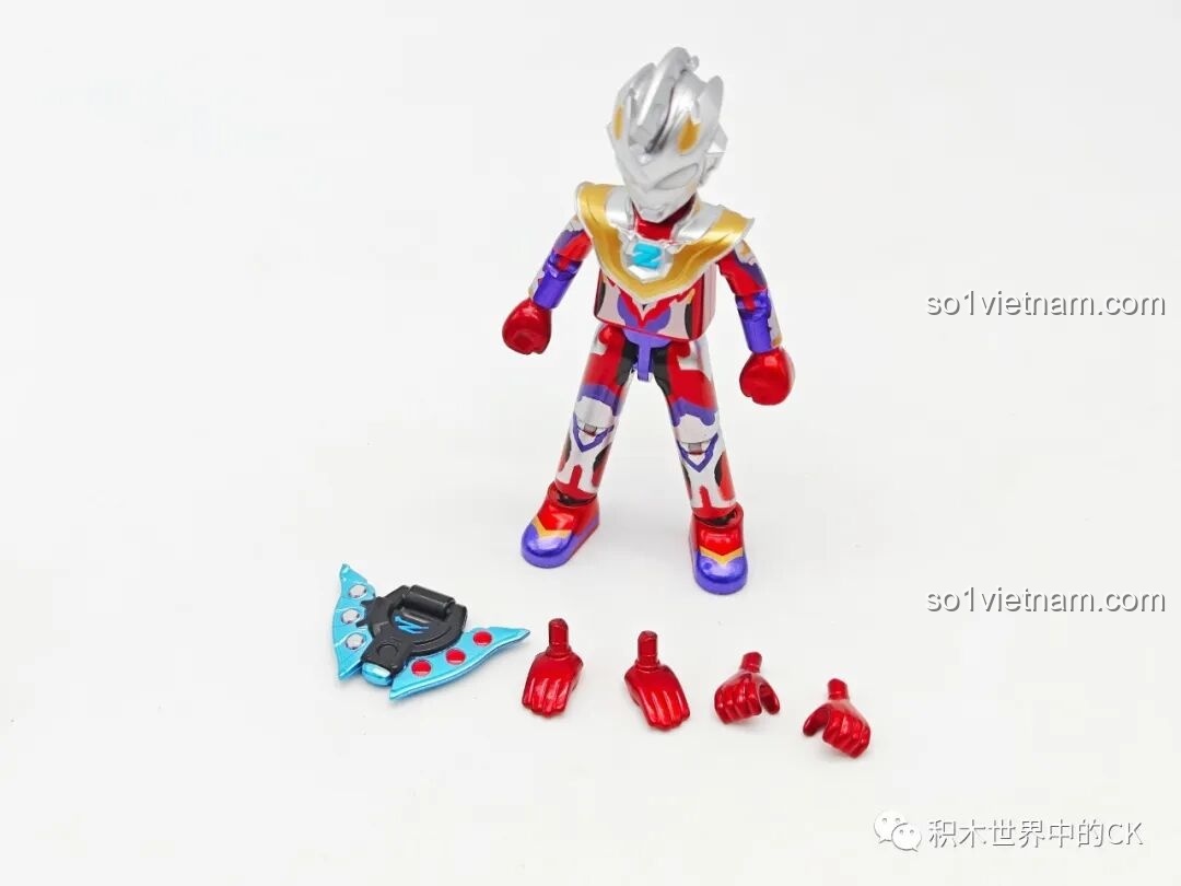 Các phụ kiện đi kèm mô hình Ultraman Z Gamma Future của bộ BLOKEES 73403, bao gồm vũ khí và các bàn tay thay thế.