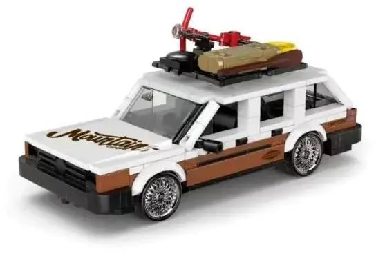 Hình ảnh hộp sản phẩm của bộ lắp ráp Santana Wagon phong cách retro Pinbo 8824, thiết kế đẹp mắt, lý tưởng làm quà tặng sinh nhật.