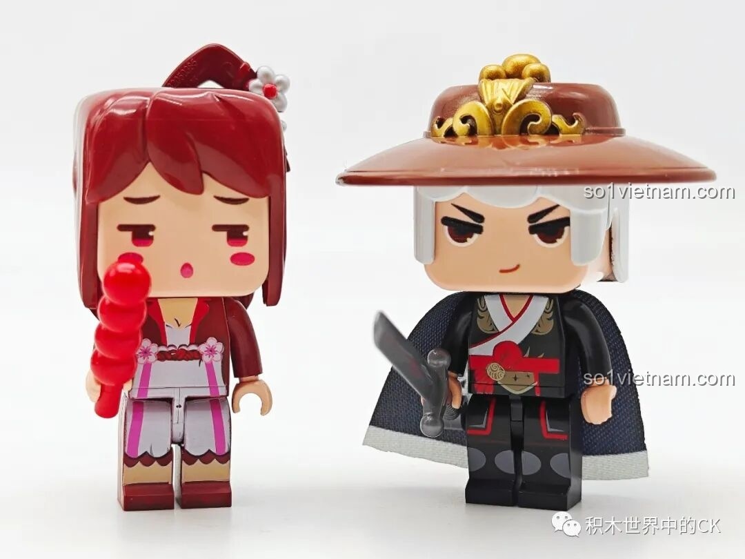 Cặp đôi nhân vật Hoa Tiểu Lâu và Trình Cẩm Y trong trang phục cổ trang của bộ QMAN 72033.