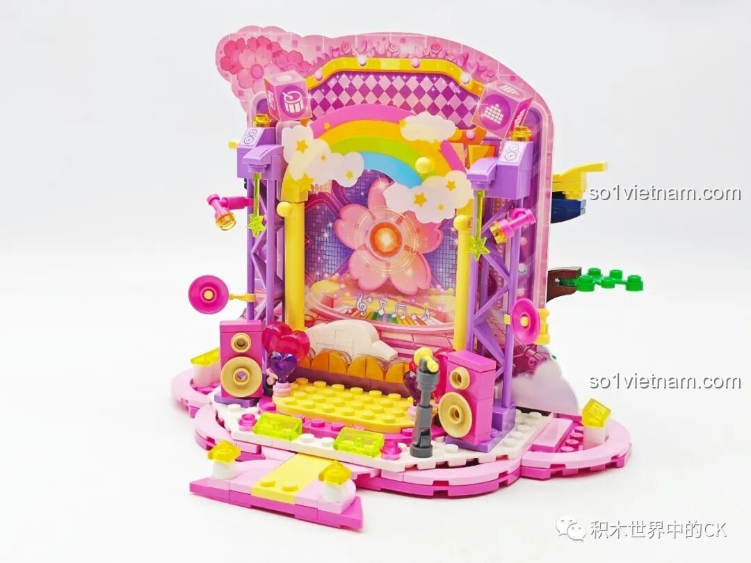 Lắp ráp mặt Sân khấu Ánh Sao rực rỡ của bộ đồ chơi mô hình Sân khấu xoay 2 mặt cho trẻ em 6 tuổi.