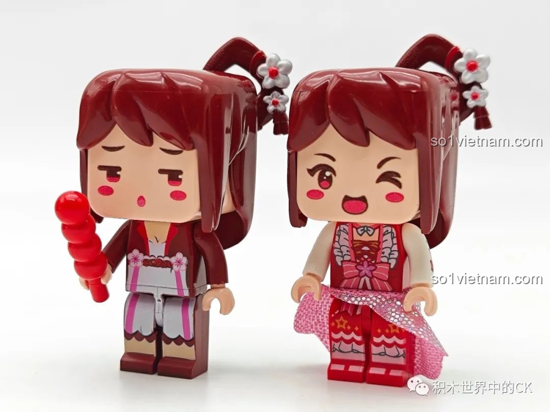 Cận cảnh hai phiên bản cổ trang và hiện đại của nhân vật Hoa Tiểu Lâu QMAN hợp túi tiền trong bộ 72033.