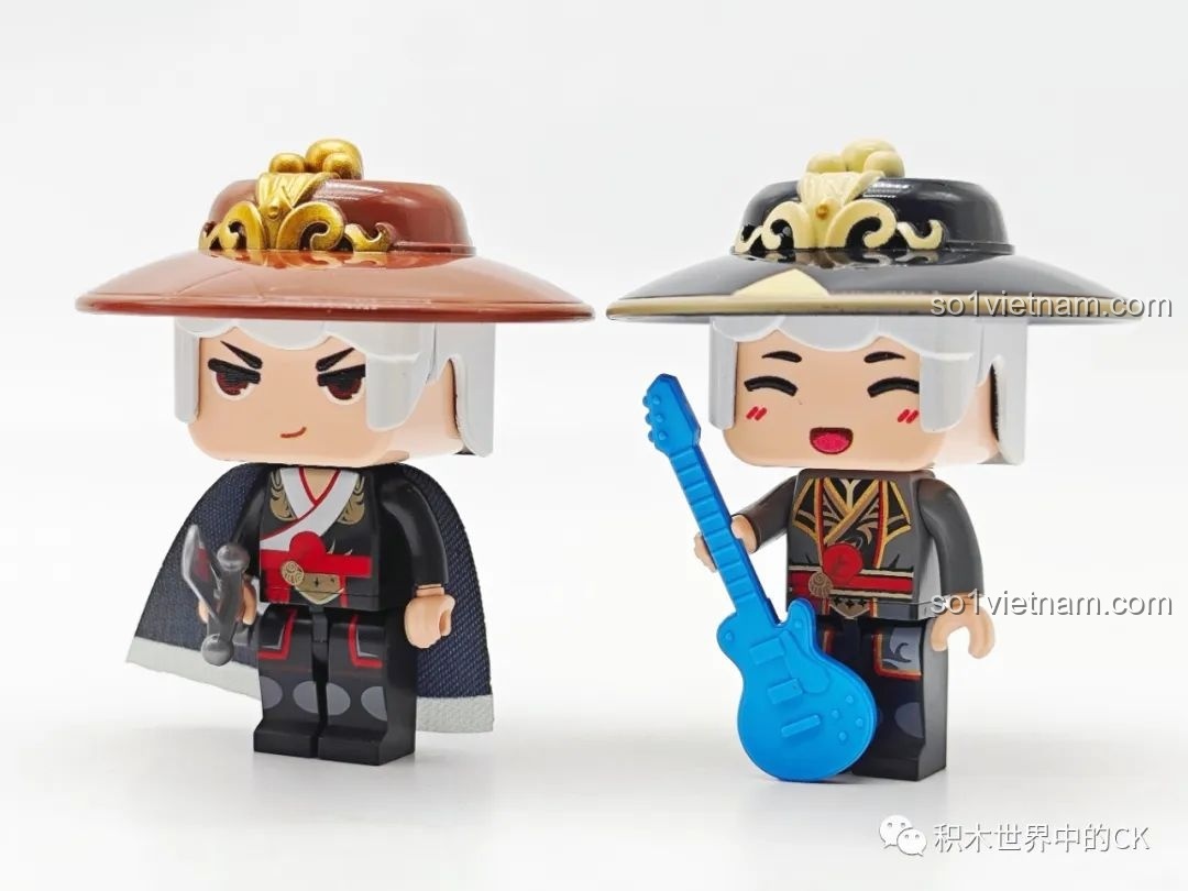 Hai phiên bản kiếm khách và tay guitar của nhân vật Trình Cẩm Y trong bộ lắp ghép QMAN 72033.