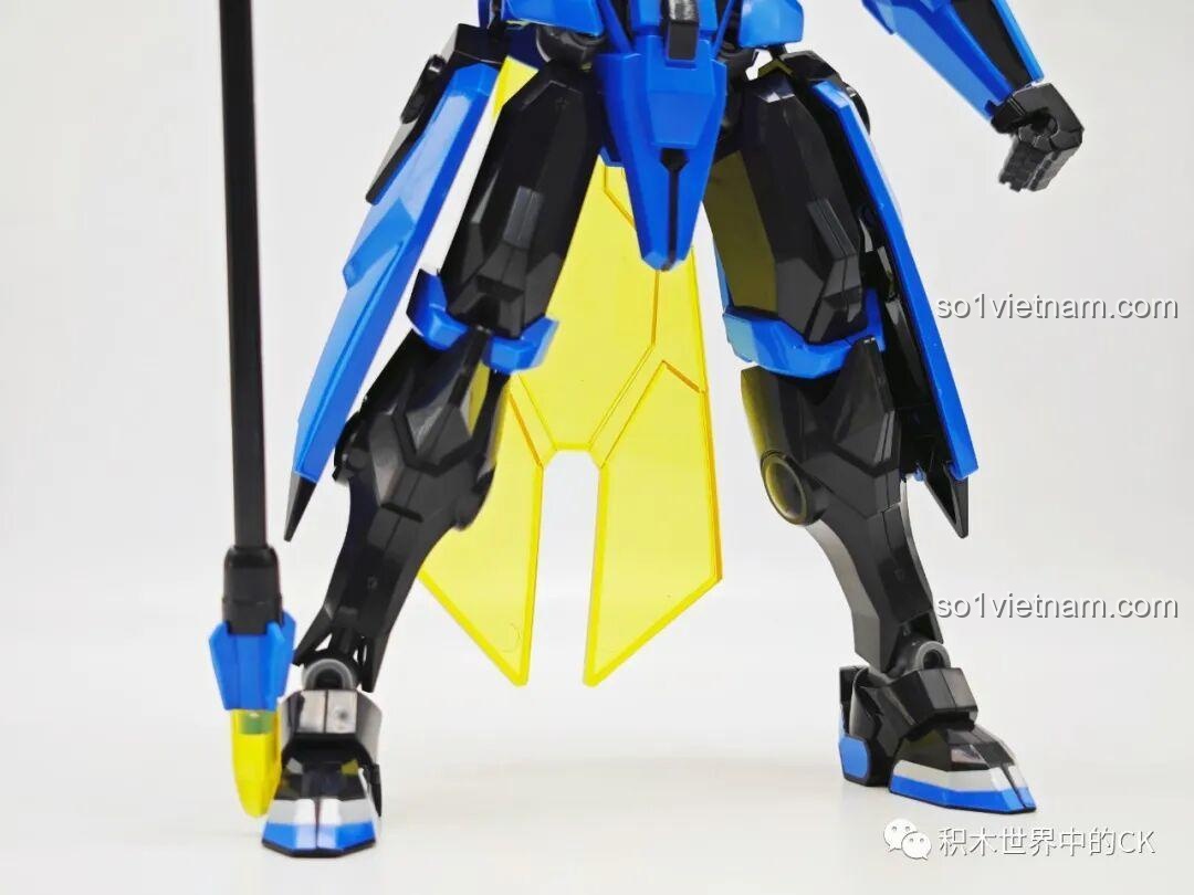 Cận cảnh chi tiết bàn chân của Mecha Triệu Vân Engine Heart, giúp mô hình đứng vững.