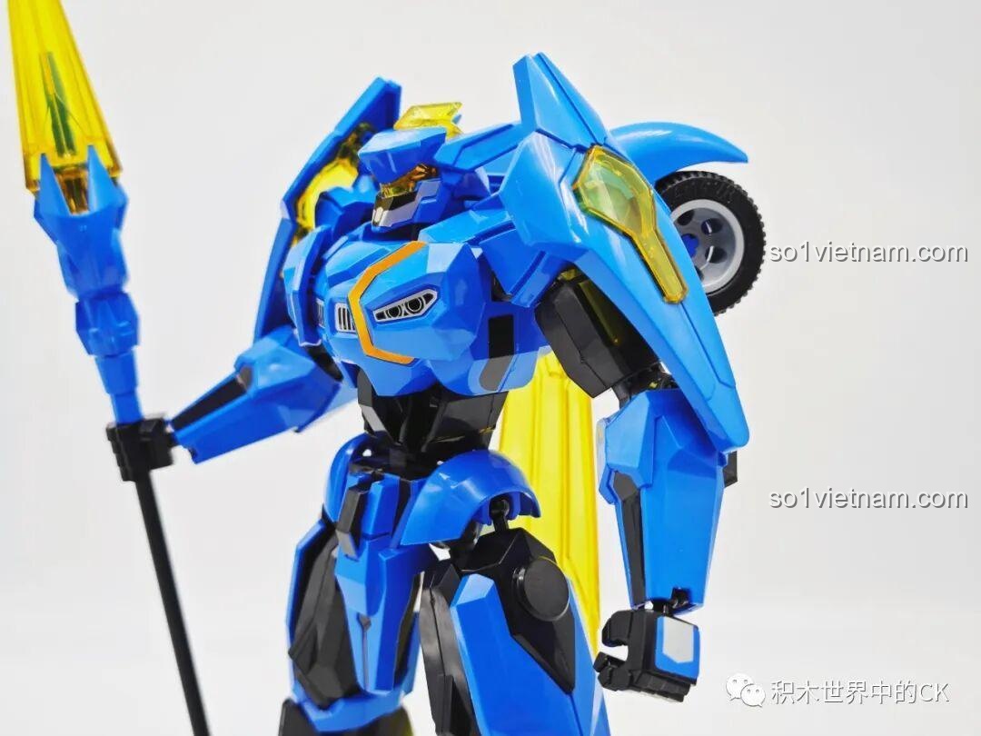 Cận cảnh phần vai và cánh tay của Figure lắp ráp Triệu Vân 78005, với các khớp nối linh hoạt.