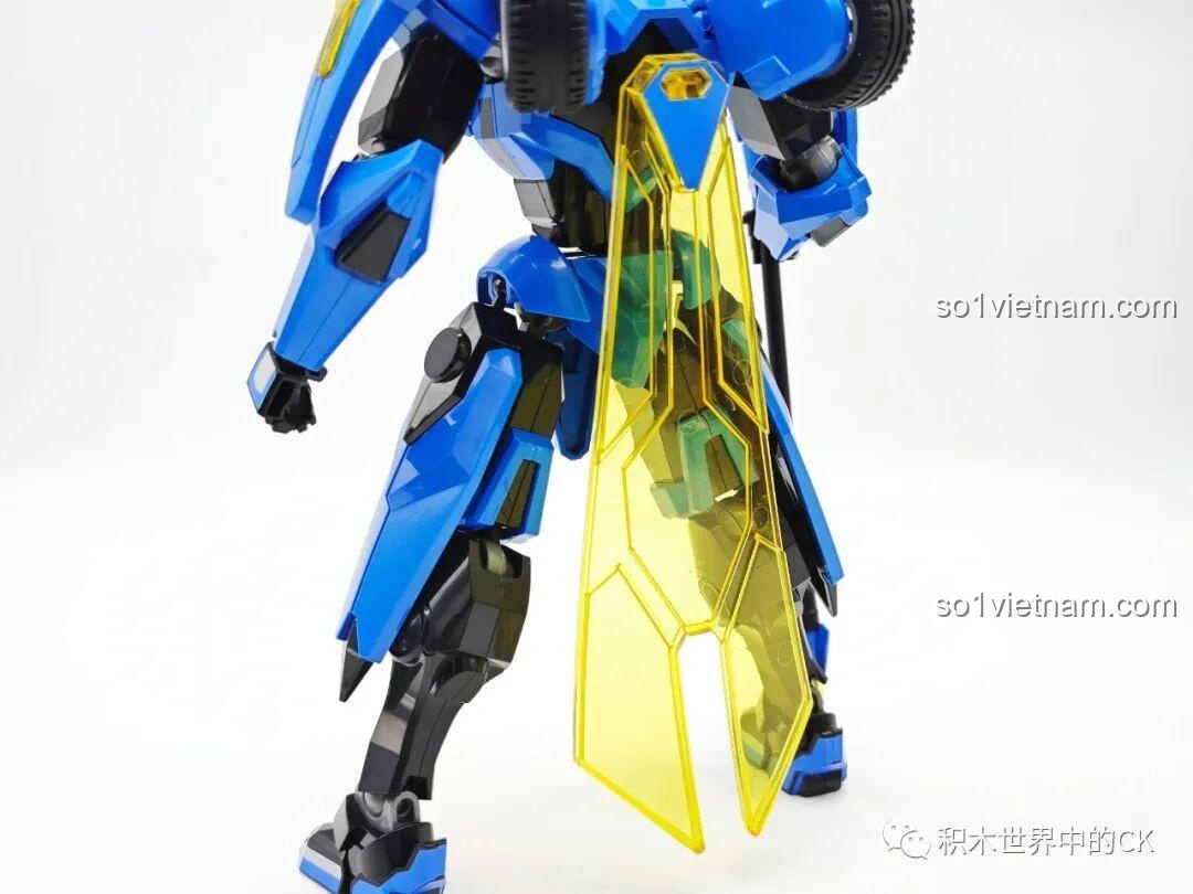 Phần cánh năng lượng màu vàng trong suốt phía sau lưng của Figure lắp ráp Triệu Vân 78005.