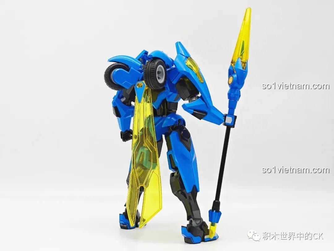 Góc nhìn chéo từ phía sau bên phải của Figure lắp ráp Triệu Vân 78005, thể hiện sự cân đối trong thiết kế.