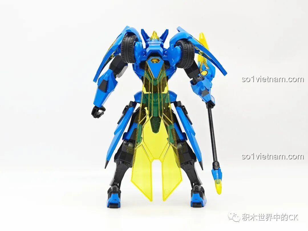 Mặt sau của Mô hình Triệu Vân Trái Tim Động Cơ, cho thấy thiết kế động cơ và các chi tiết cơ khí.