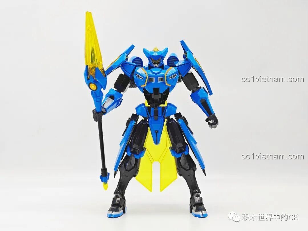 Một tư thế tạo dáng khác của bộ đồ chơi QMAN 78005, thể hiện sự sẵn sàng chiến đấu của chiến binh Triệu Vân.