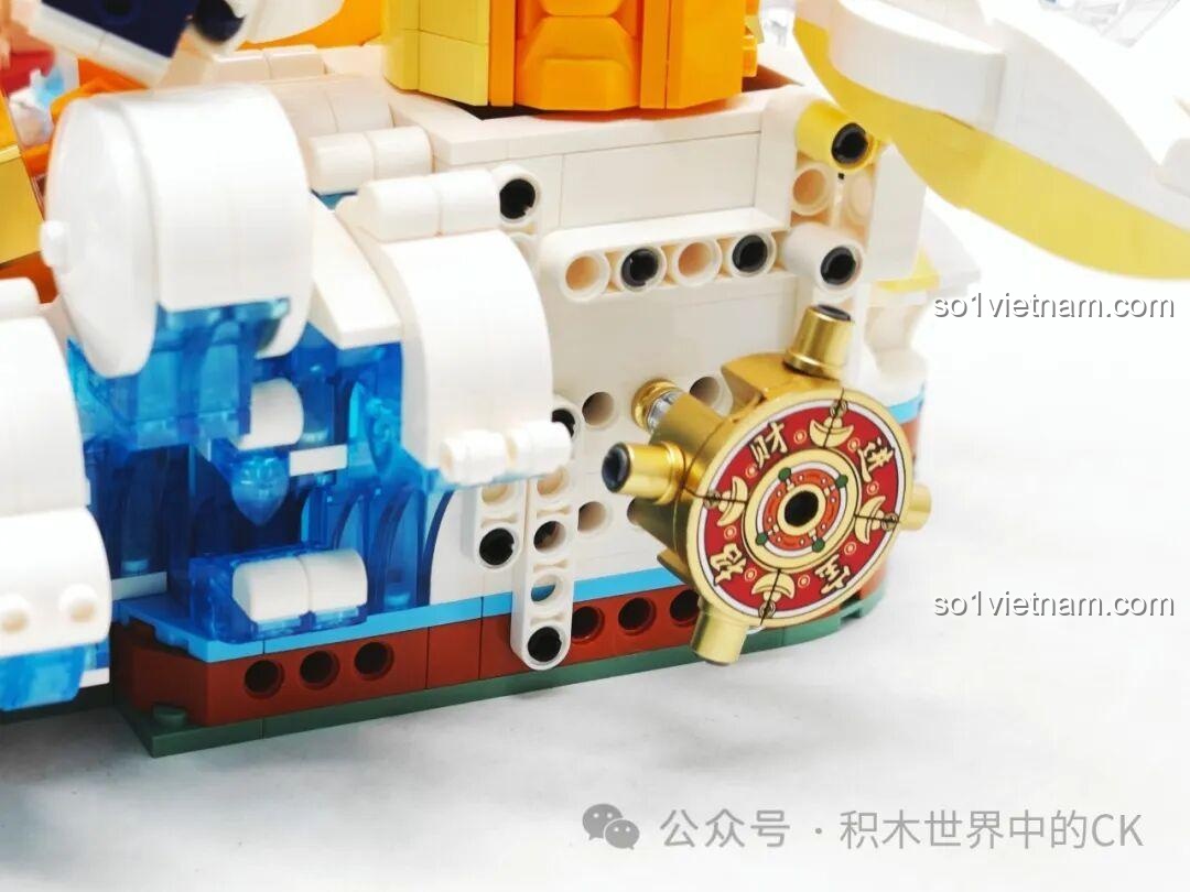 Quả cầu ngọc của bộ Rồng Vàng Keeppley K19908 được bật đèn LED, tạo hiệu ứng lung linh, huyền ảo.