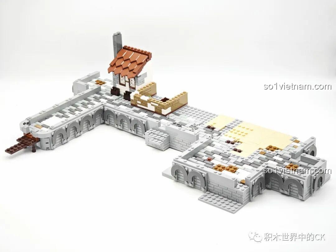 Bắt đầu xây dựng các bức tường và mái nhà của mô hình JIESTAR 89152 Cảng Trung Cổ.