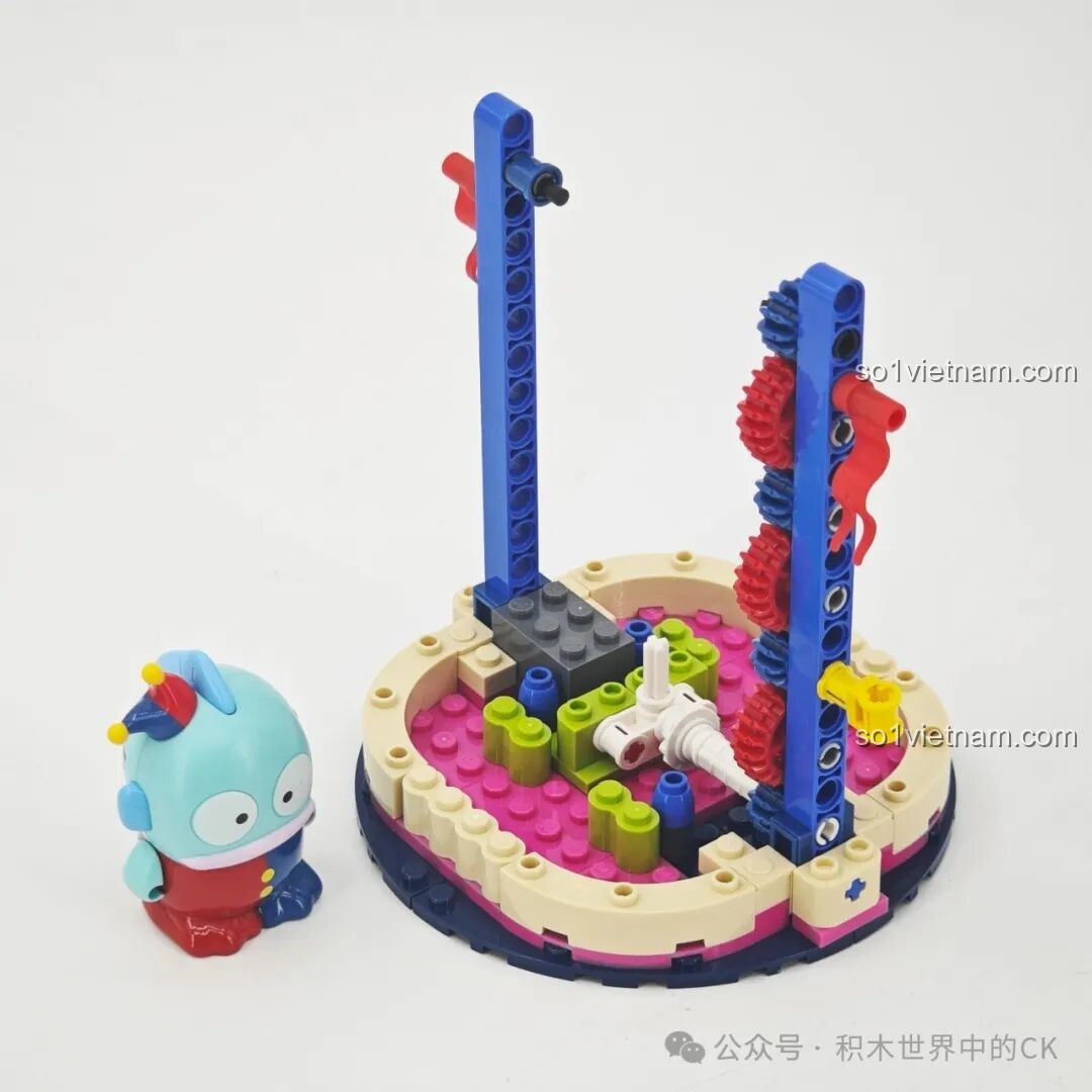 Quá trình lắp ráp phần đế và khung của bộ xếp hình Keeppley K20854 Sanrio Hangyodon Sân Khấu Xiếc Cá Bay.