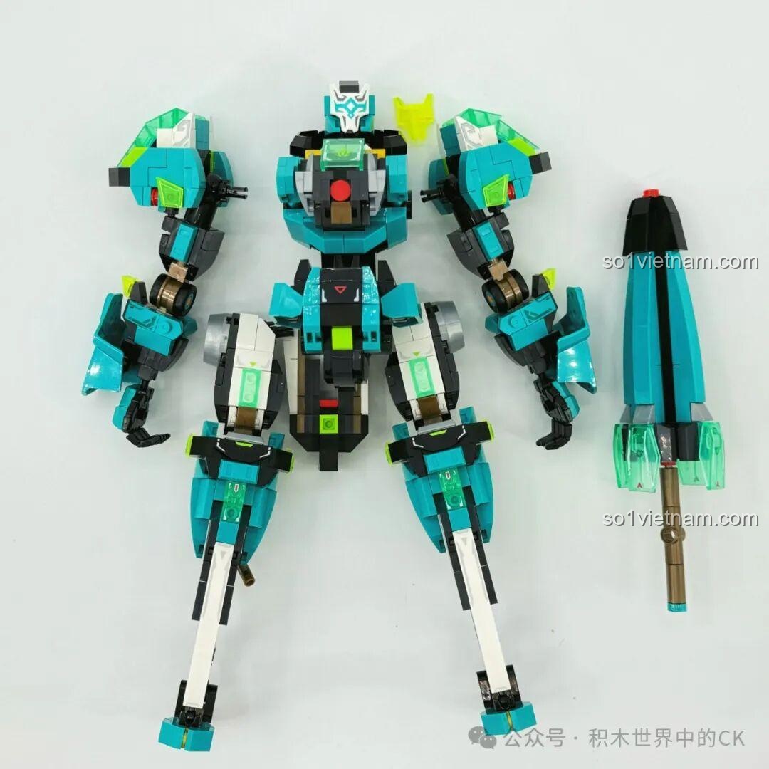 Các bộ phận của robot Ma Lễ Hồng SEMBO 106008 sau khi lắp ráp xong, chuẩn bị ghép lại thành mô hình hoàn chỉnh.