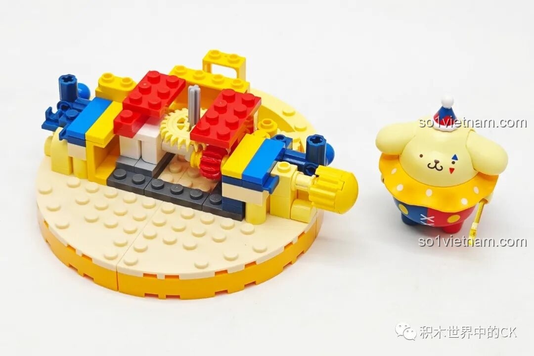 Những bước đầu tiên trong quá trình lắp ráp bộ Keeppley K20826, xây dựng phần đế và cơ chế bánh răng.