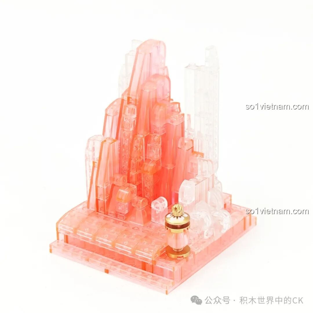 Quá trình lắp ráp phần thân của mô hình Đình Phú Nguyệt, sử dụng các chi tiết nhựa PC trong suốt như pha lê.