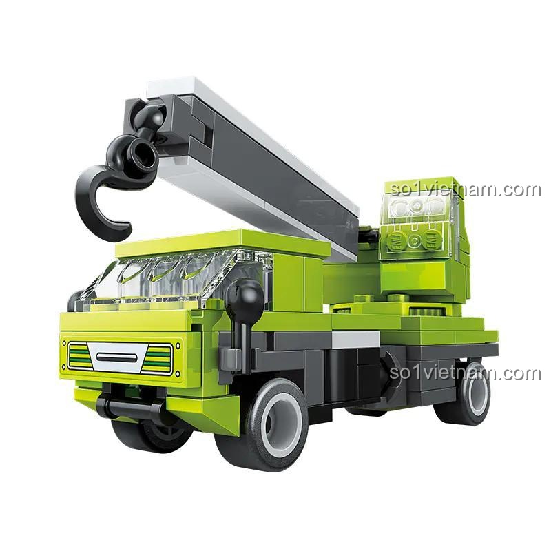 Xe cẩu màu xanh lá từ bộ lắp ghép kỹ thuật 41110, có cần cẩu linh hoạt, tương thích LEGO®, phù hợp cho bé trai 6 tuổi.