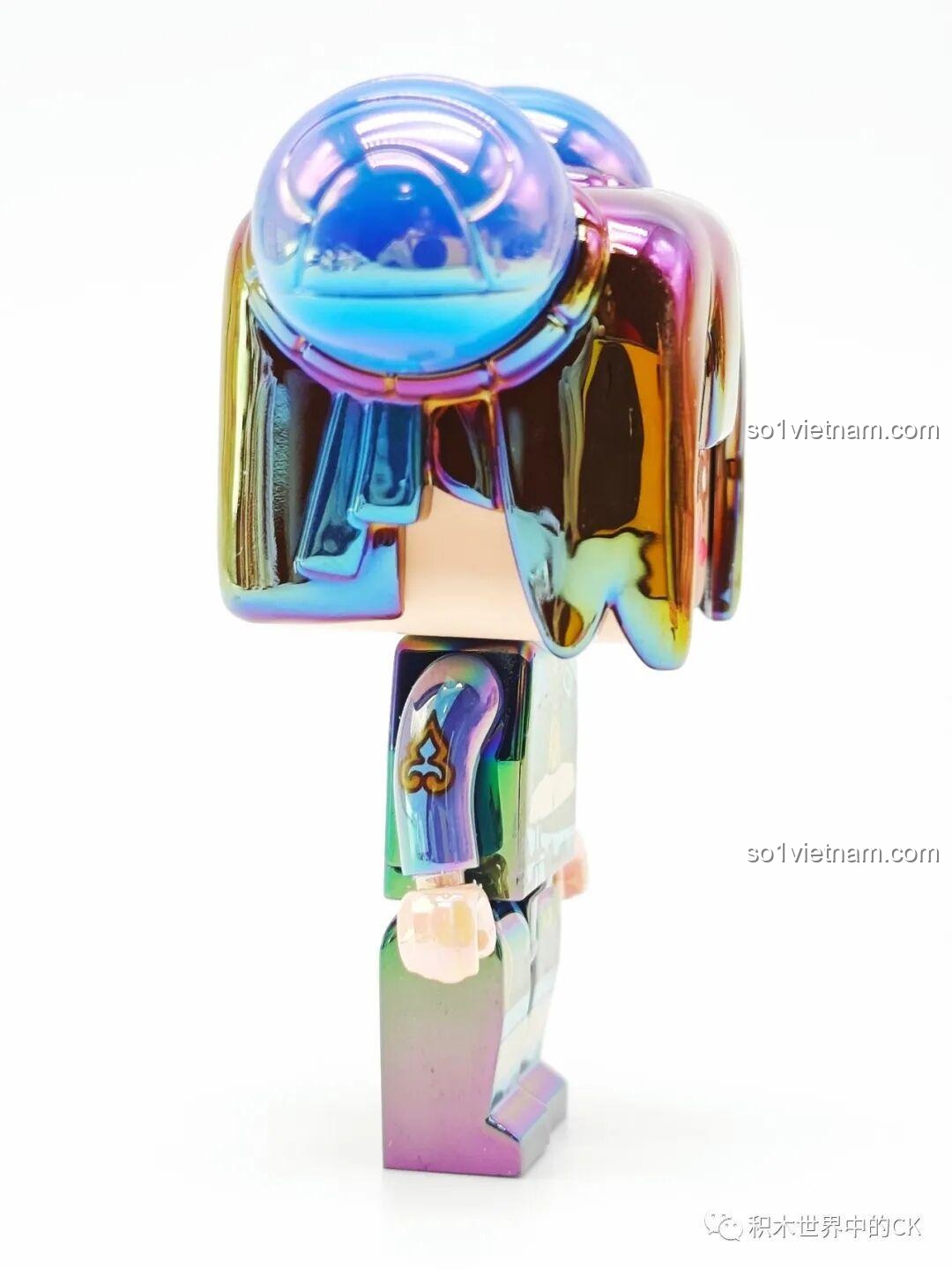 Nhân vật Mini World màu hồng với vương miện và hộp trưng bày lễ hội 72036