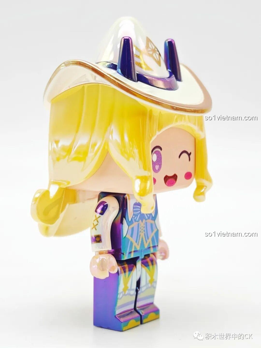 Nhân vật Mini World màu hồng với mũ nơ và hộp trưng bày 72036