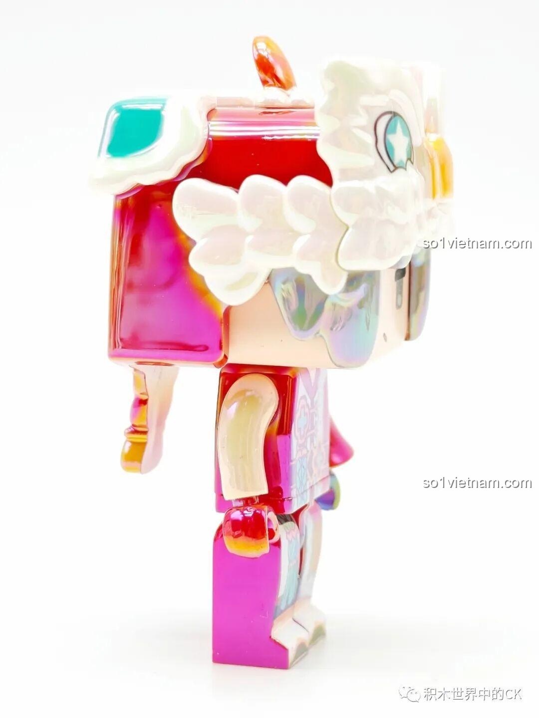 Nhân vật Mini World màu xanh lá với đầu cá mập và hộp trưng bày lễ hội 72036