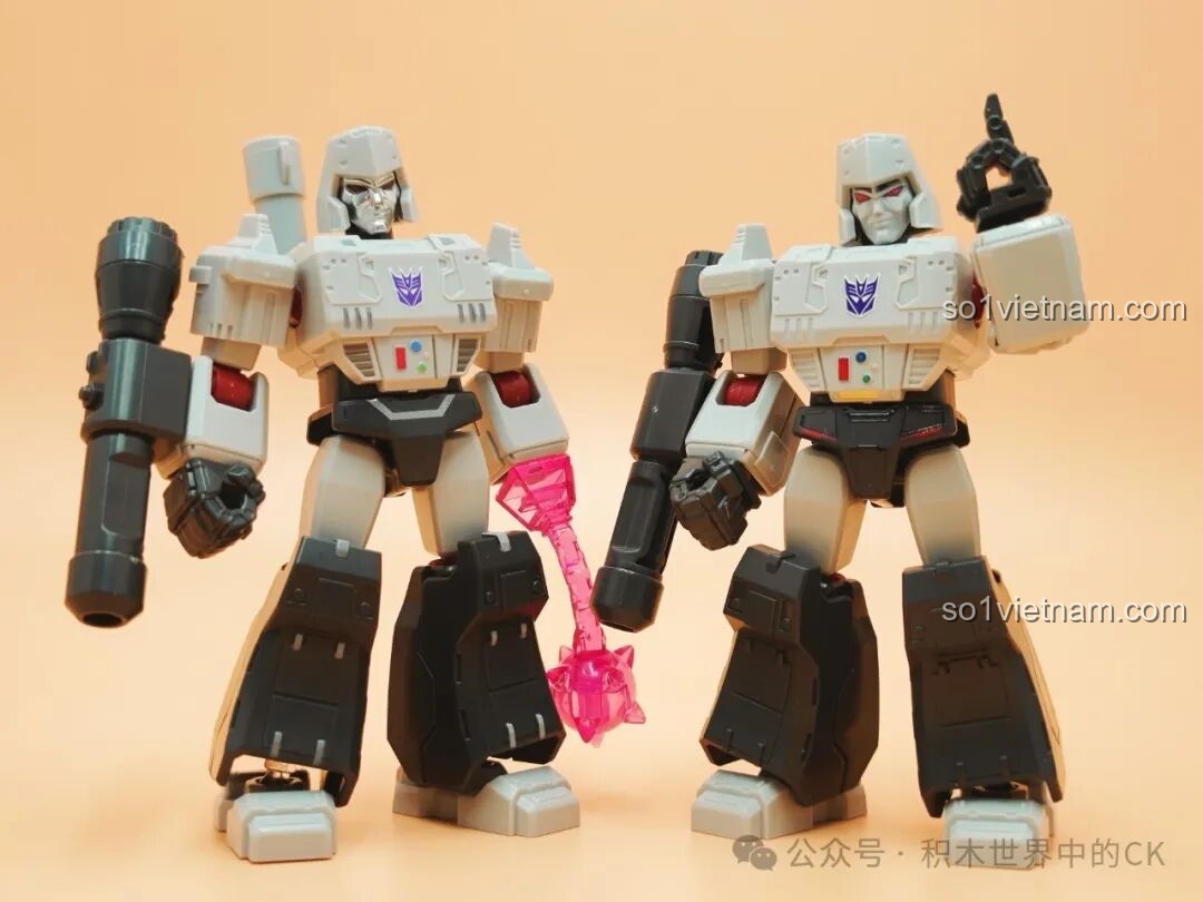 Ratchet phiên bản Shining Version với tông màu trắng và đỏ nổi bật