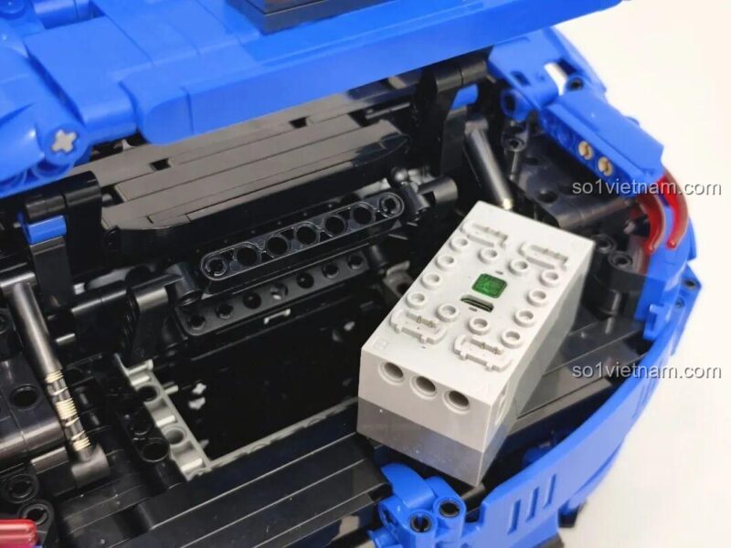 Nội thất bộ lắp ghép Reobrix 11010 Maserati GranTurismo với ghế ngồi chi tiết, phù hợp con trai 14 tuổi, đồ chơi mô hình 5480 chi tiết.