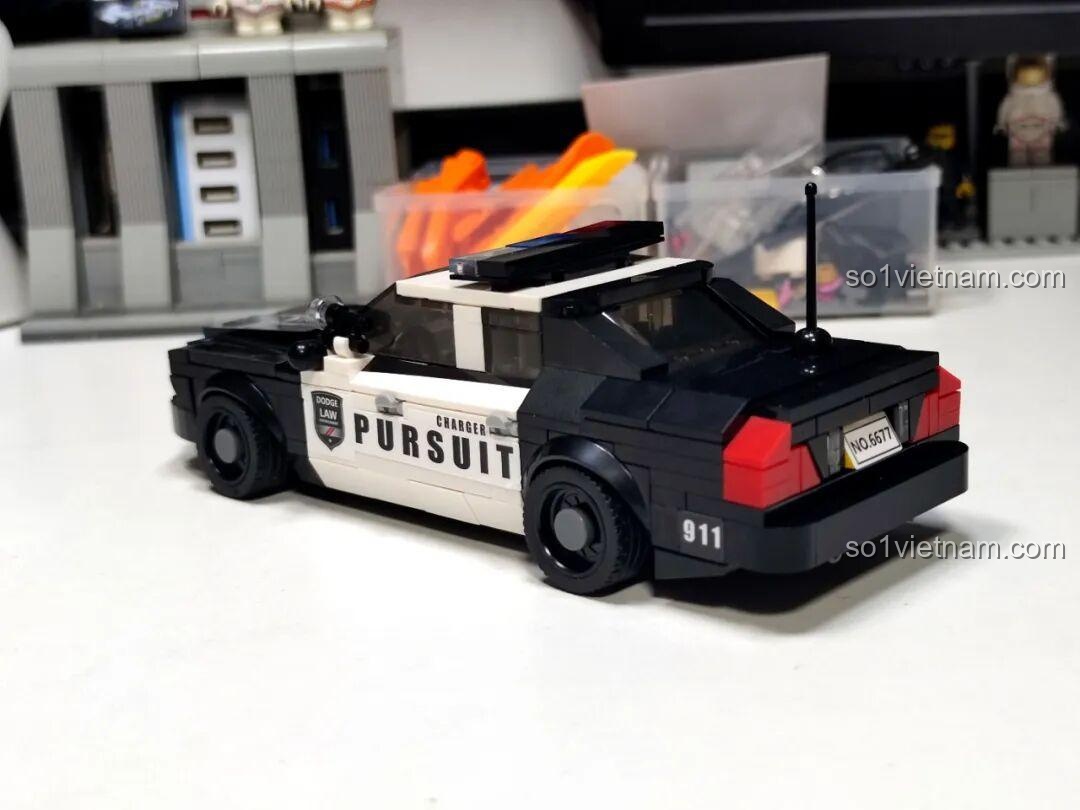 Mô hình Reobrix 816 đã dán sticker nhìn từ góc sau, nổi bật với chữ PURSUIT và số 911.