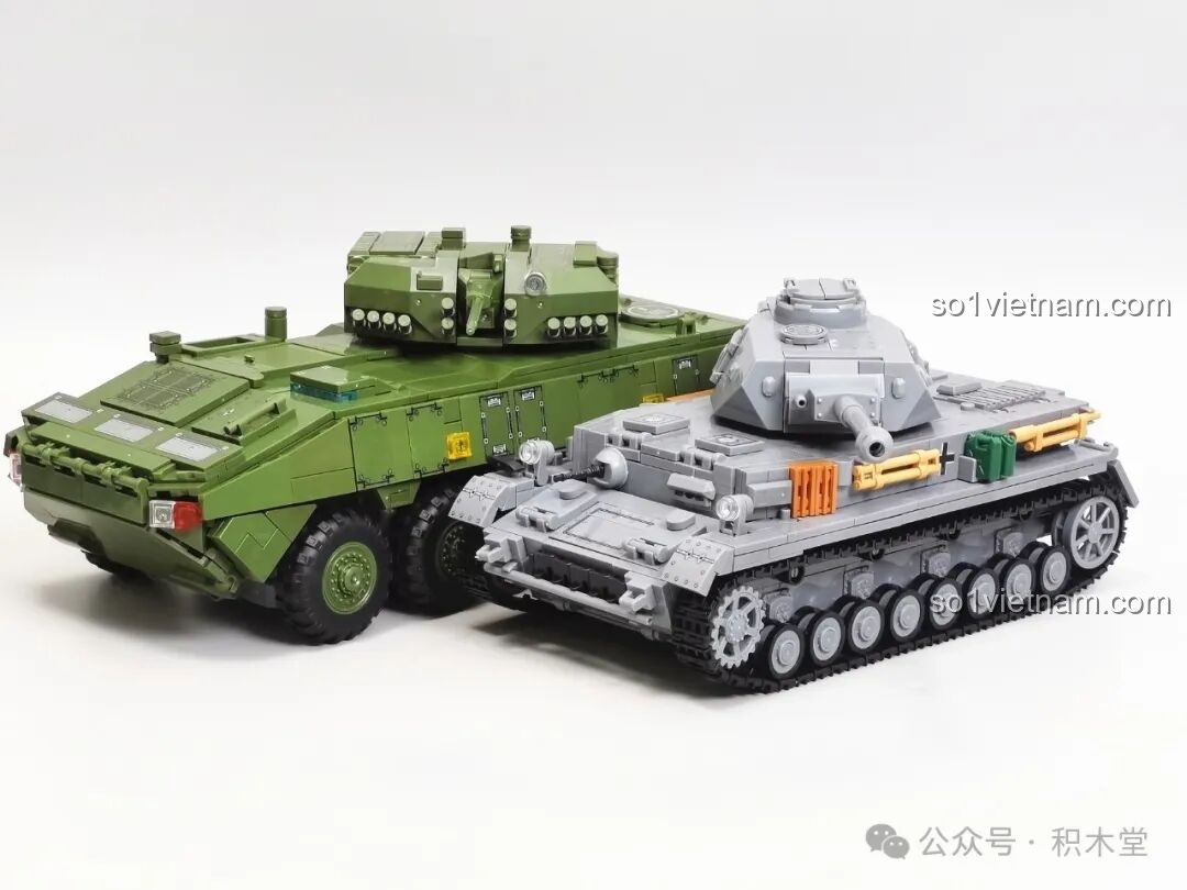 Góc so sánh nghiêng cuối cùng của mô hình 12GO 96008 ZBL-19 và xe tăng, cho thấy tổng thể hai mô hình.