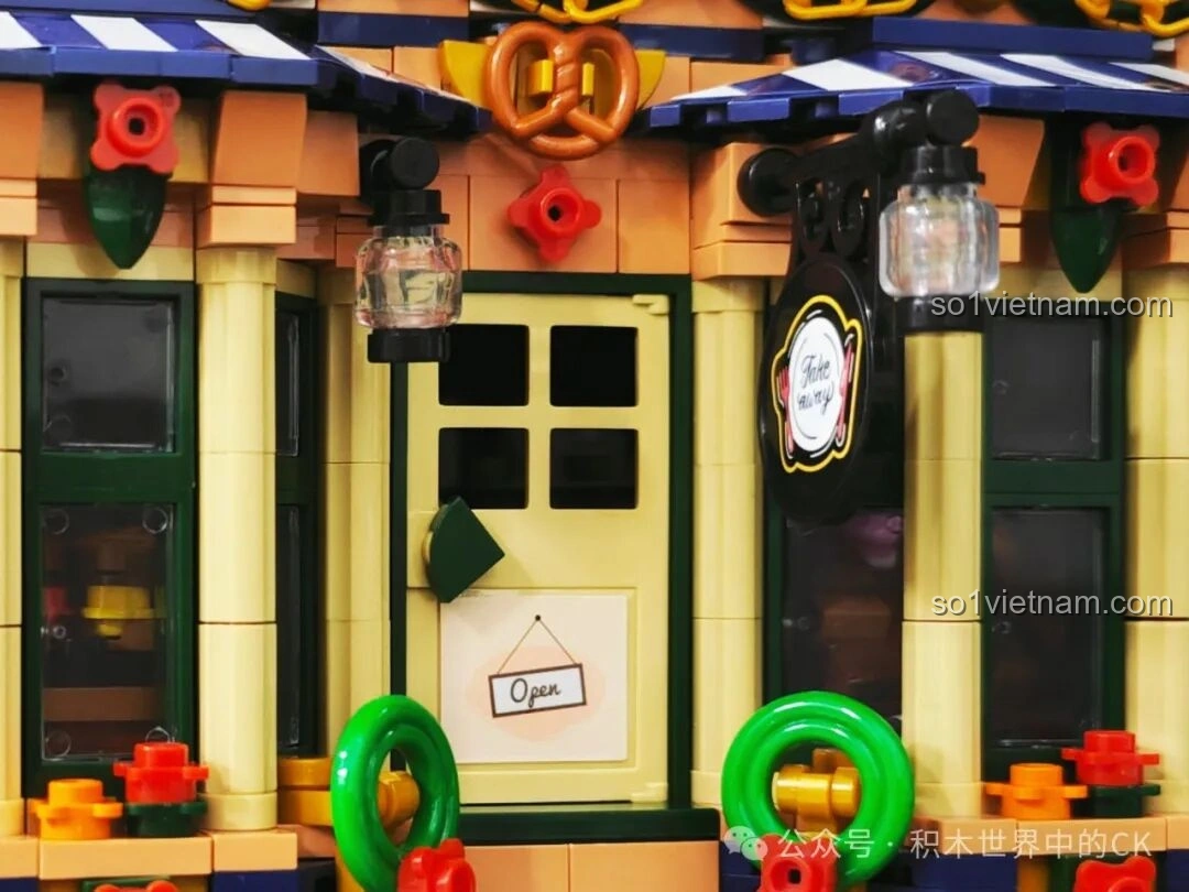 Cận cảnh mái vòm hình bánh donut của BAKA 33202 Xưởng Bánh Donut, với chi tiết trang trí tinh xảo.