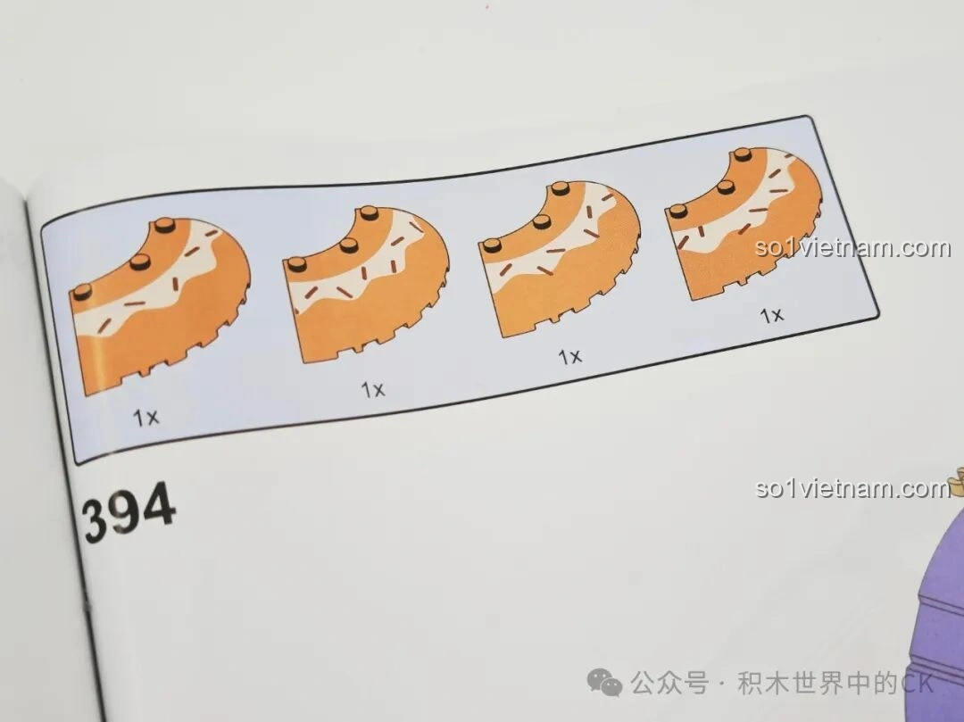 Mái vòm hình bánh donut của BAKA 33202 Xưởng Bánh Donut đã hoàn thiện, với chi tiết bánh răng xoay.