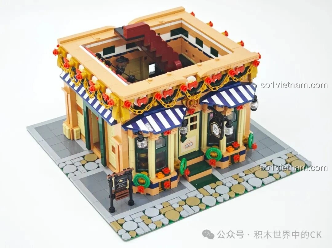 Quá trình xây dựng tầng hai của BAKA 33202 Xưởng Bánh Donut, với cấu trúc sàn và tường.