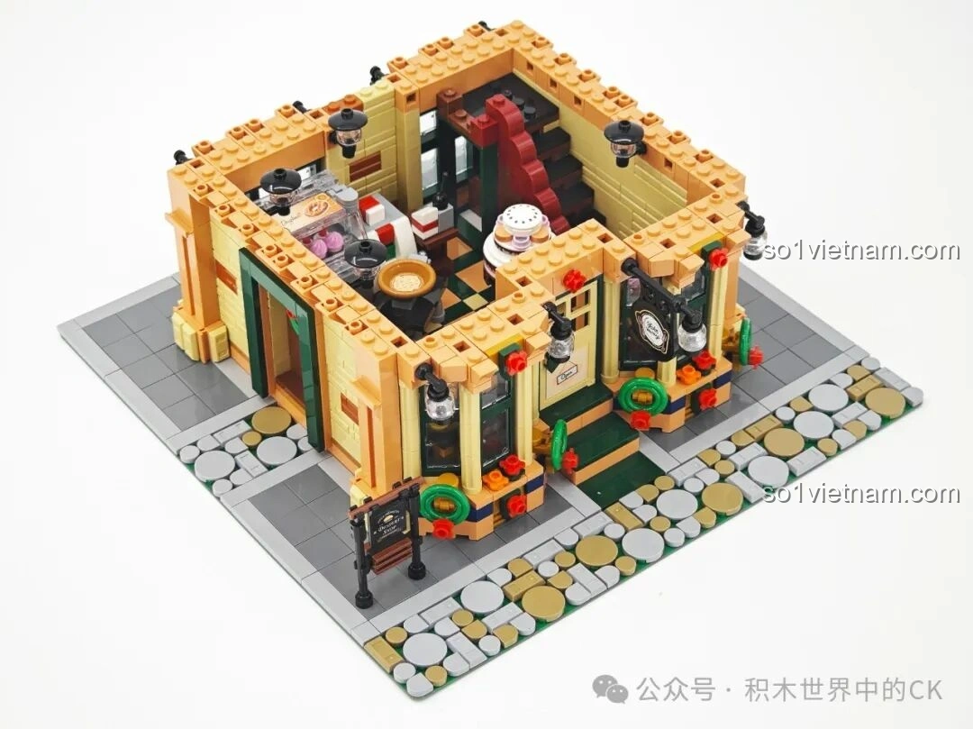 Góc nhìn bên ngoài tầng trệt của BAKA 33202 Xưởng Bánh Donut, với các chi tiết trang trí mặt tiền.