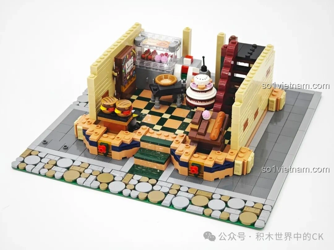 Tổng quan tầng trệt của BAKA 33202 Xưởng Bánh Donut khi chưa hoàn thiện, cho thấy cấu trúc cơ bản.