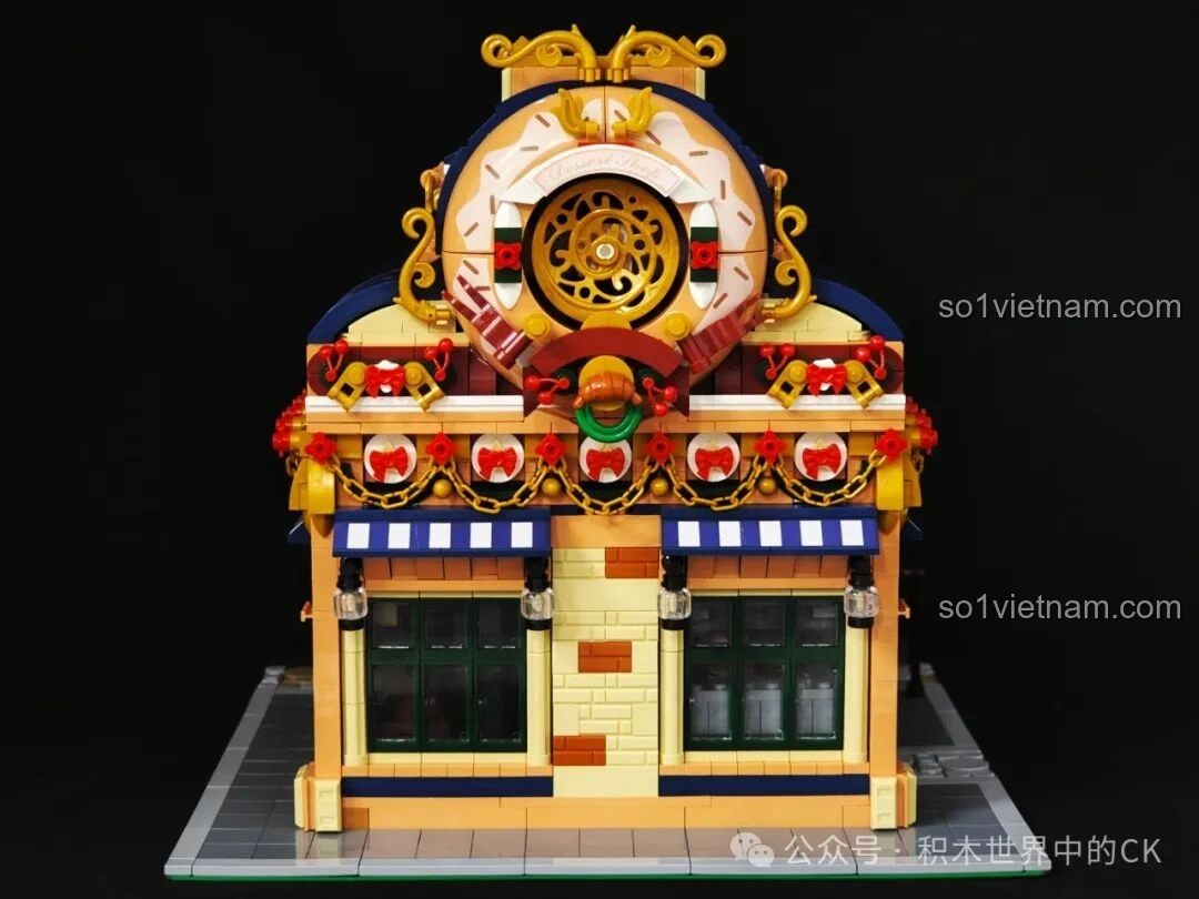 Góc nhìn chéo trái của mô hình BAKA 33202 Xưởng Bánh Donut, cho thấy sự cân đối trong thiết kế.