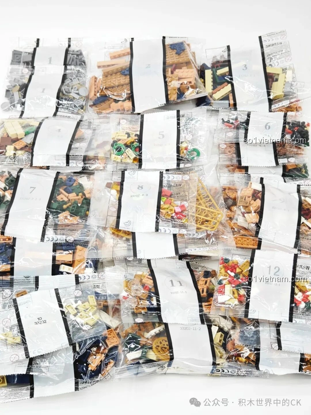 Các túi mảnh ghép của bộ BAKA 33202 Xưởng Bánh Donut được đánh số, giúp phân loại dễ dàng khi lắp ráp.